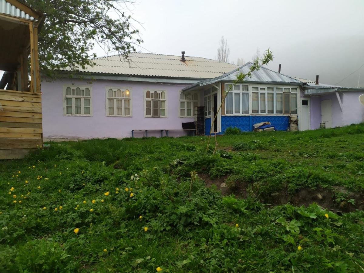 Xinaliq Khinalig Izzet'S Riverside Home Stay Екстер'єр фото