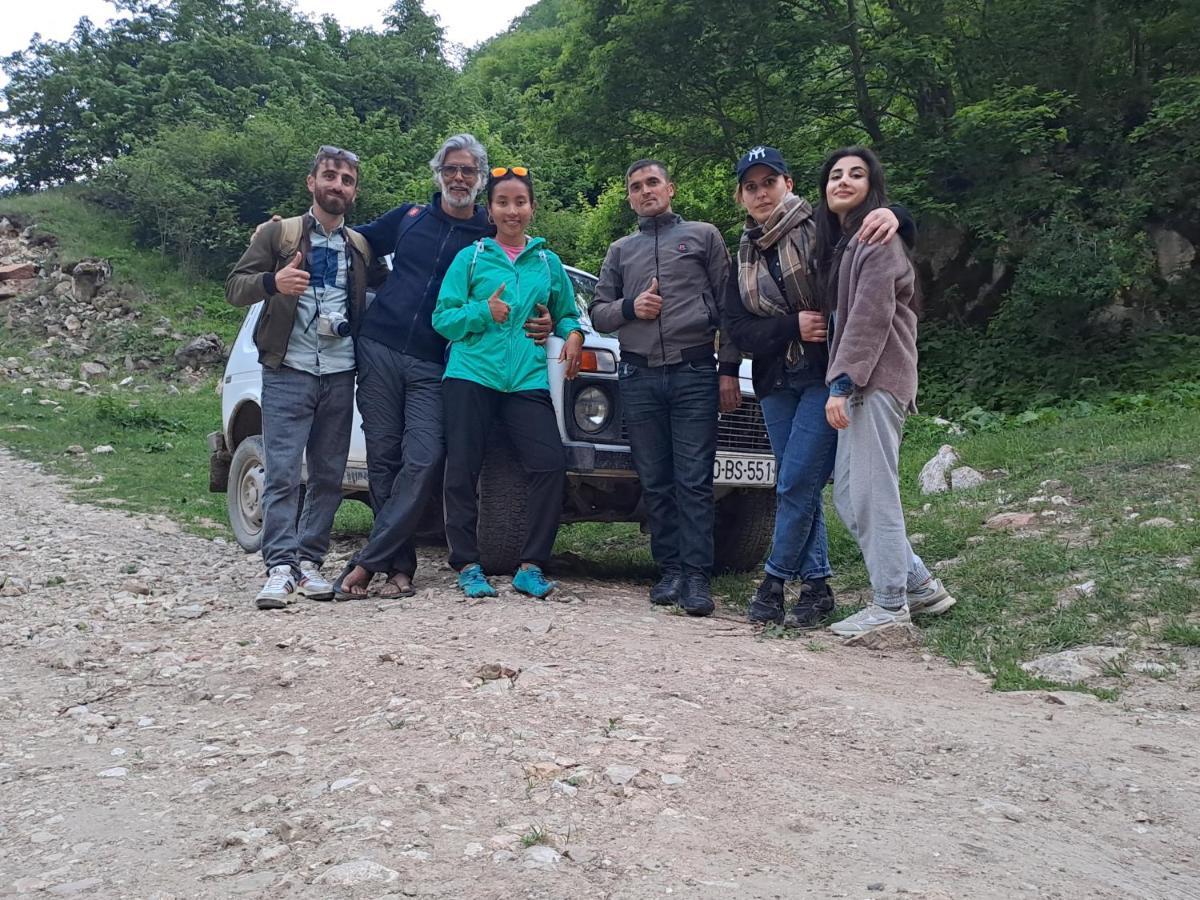 Xinaliq Khinalig Izzet'S Riverside Home Stay Екстер'єр фото