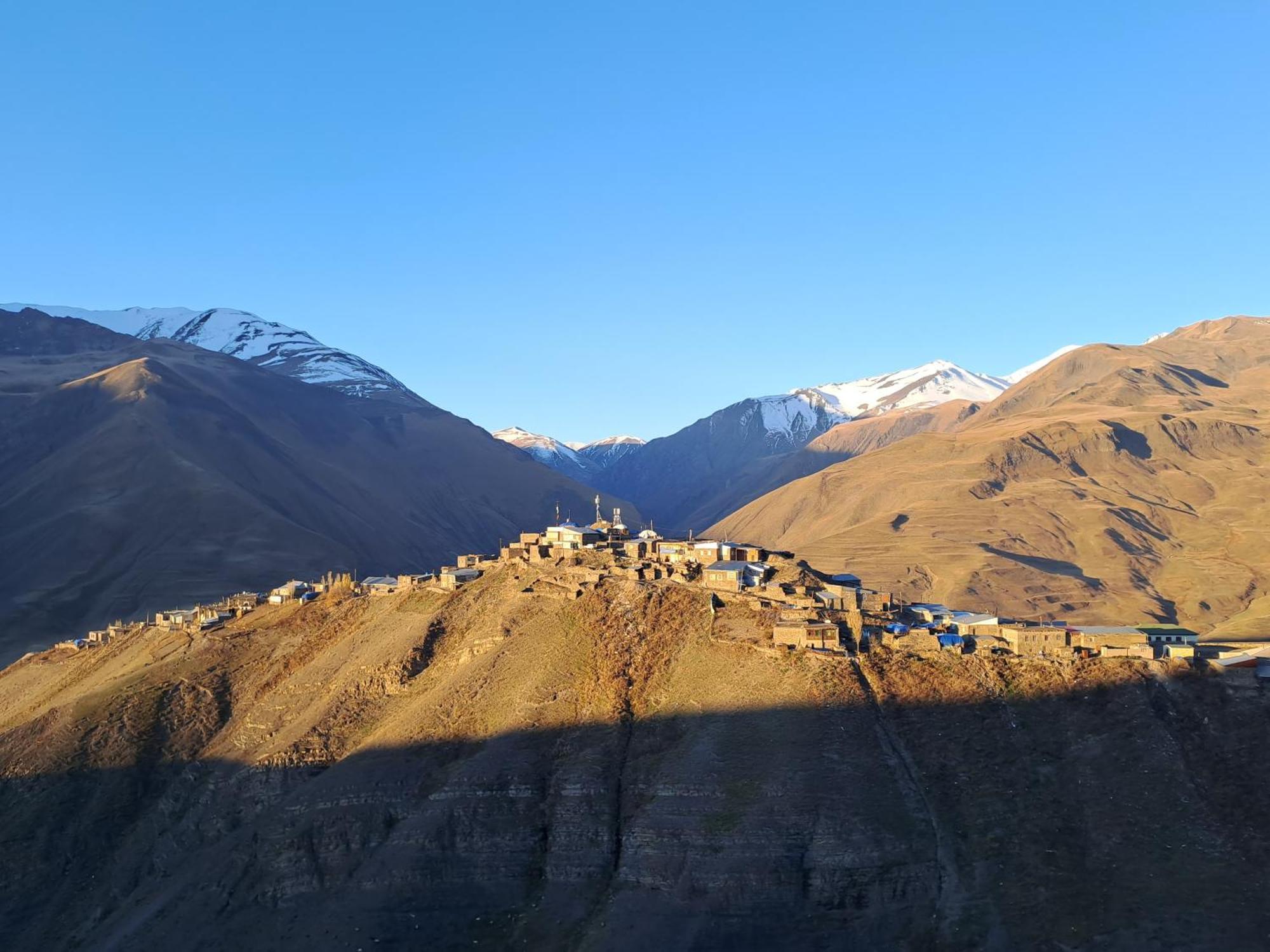 Xinaliq Khinalig Izzet'S Riverside Home Stay Екстер'єр фото