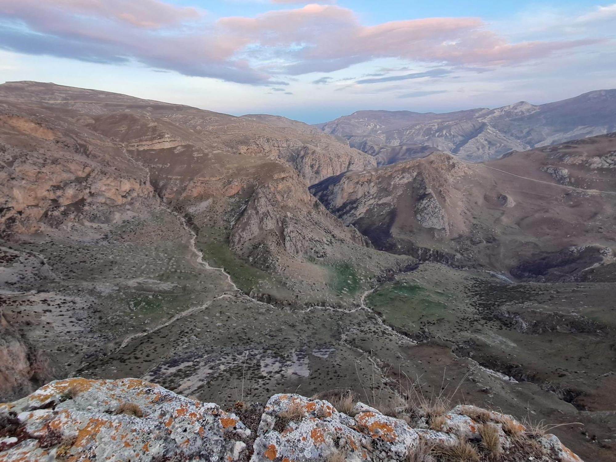 Xinaliq Khinalig Izzet'S Riverside Home Stay Екстер'єр фото