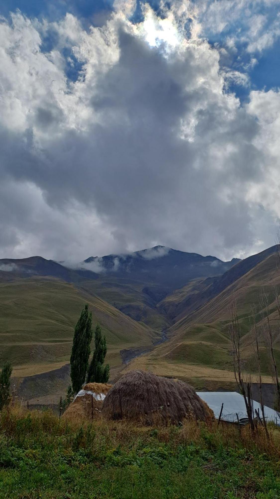 Xinaliq Khinalig Izzet'S Riverside Home Stay Екстер'єр фото