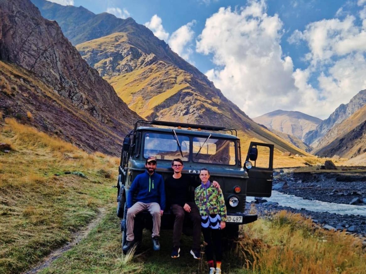 Xinaliq Khinalig Izzet'S Riverside Home Stay Екстер'єр фото
