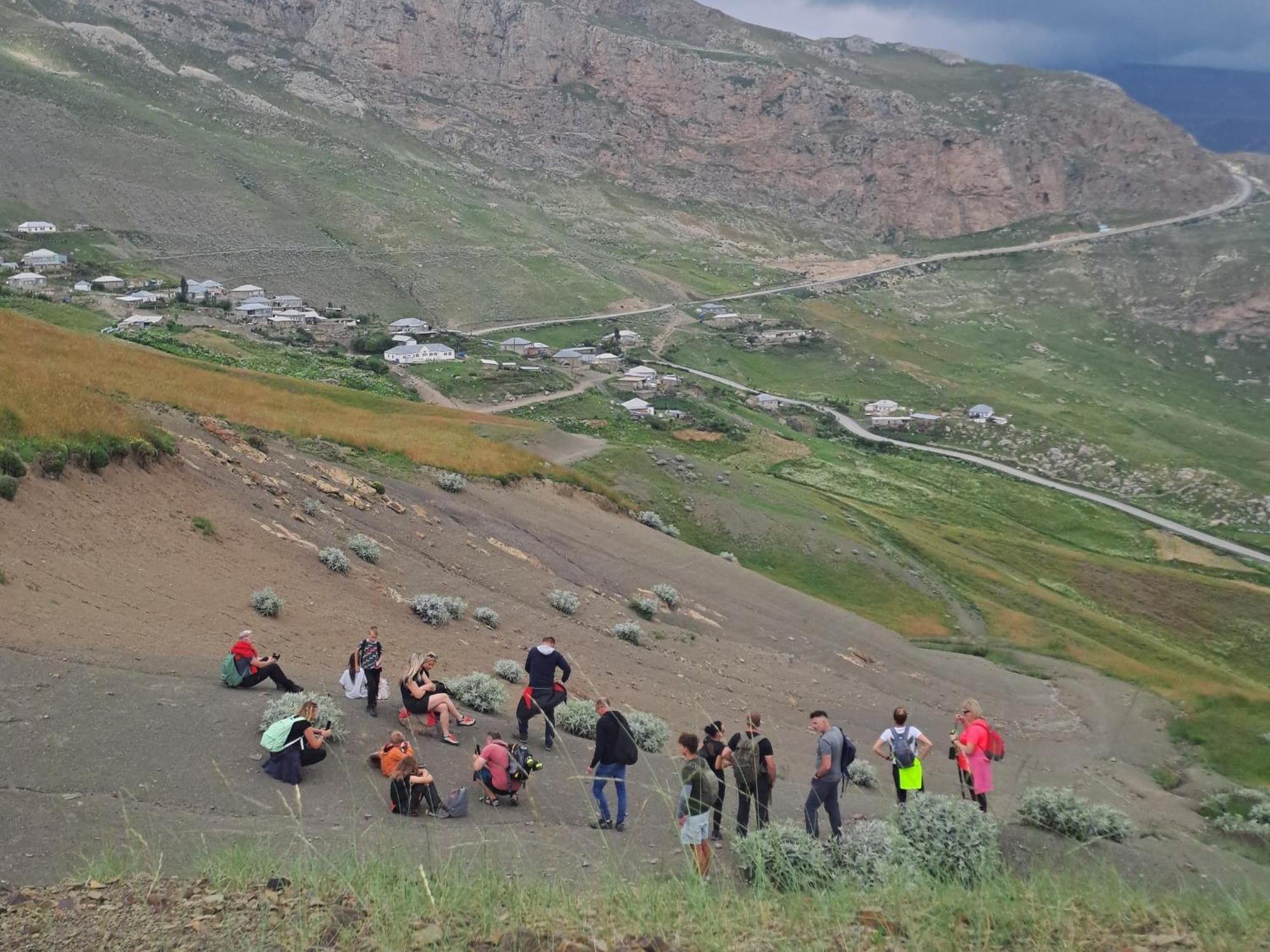 Xinaliq Khinalig Izzet'S Riverside Home Stay Екстер'єр фото