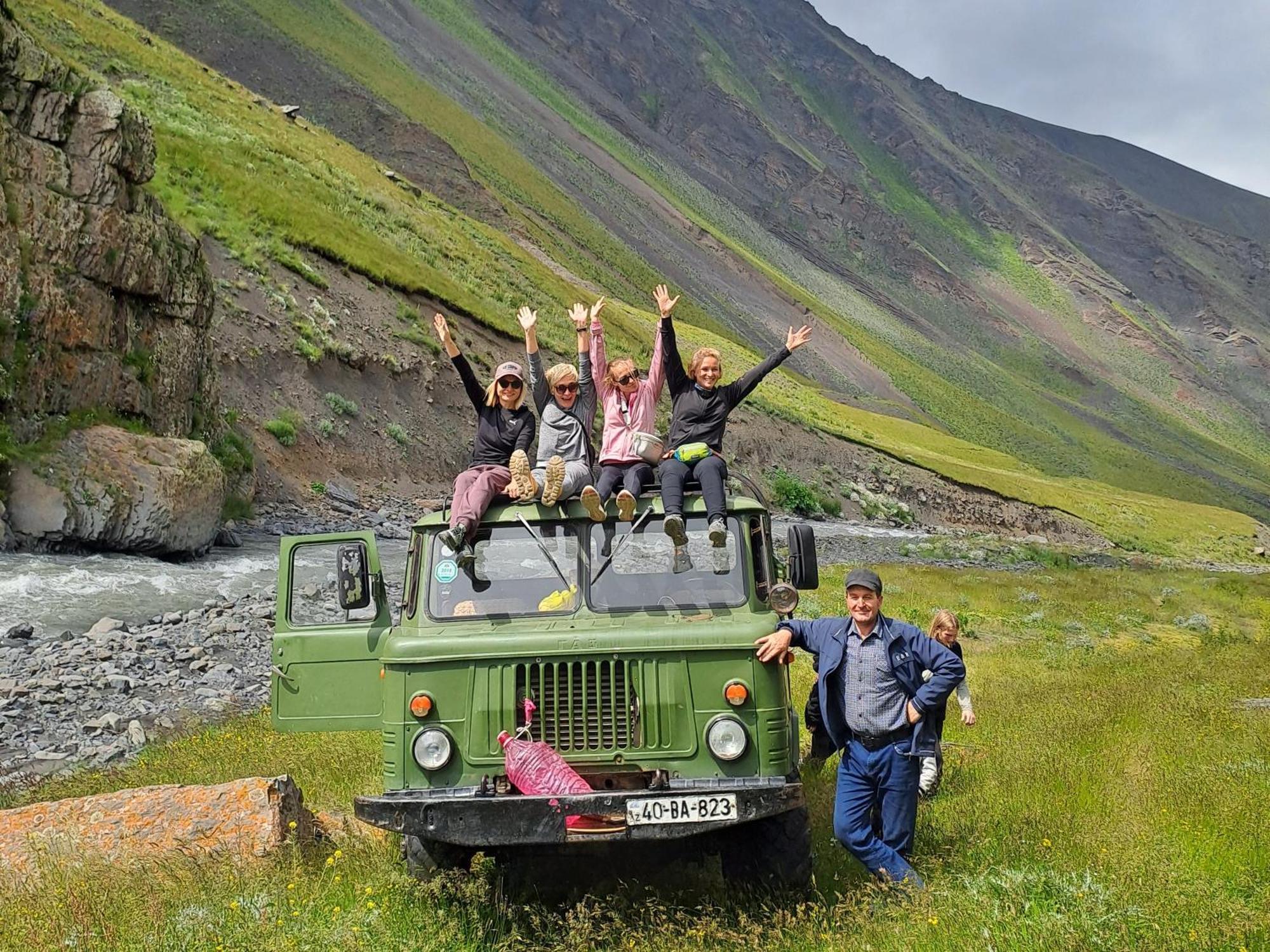 Xinaliq Khinalig Izzet'S Riverside Home Stay Екстер'єр фото