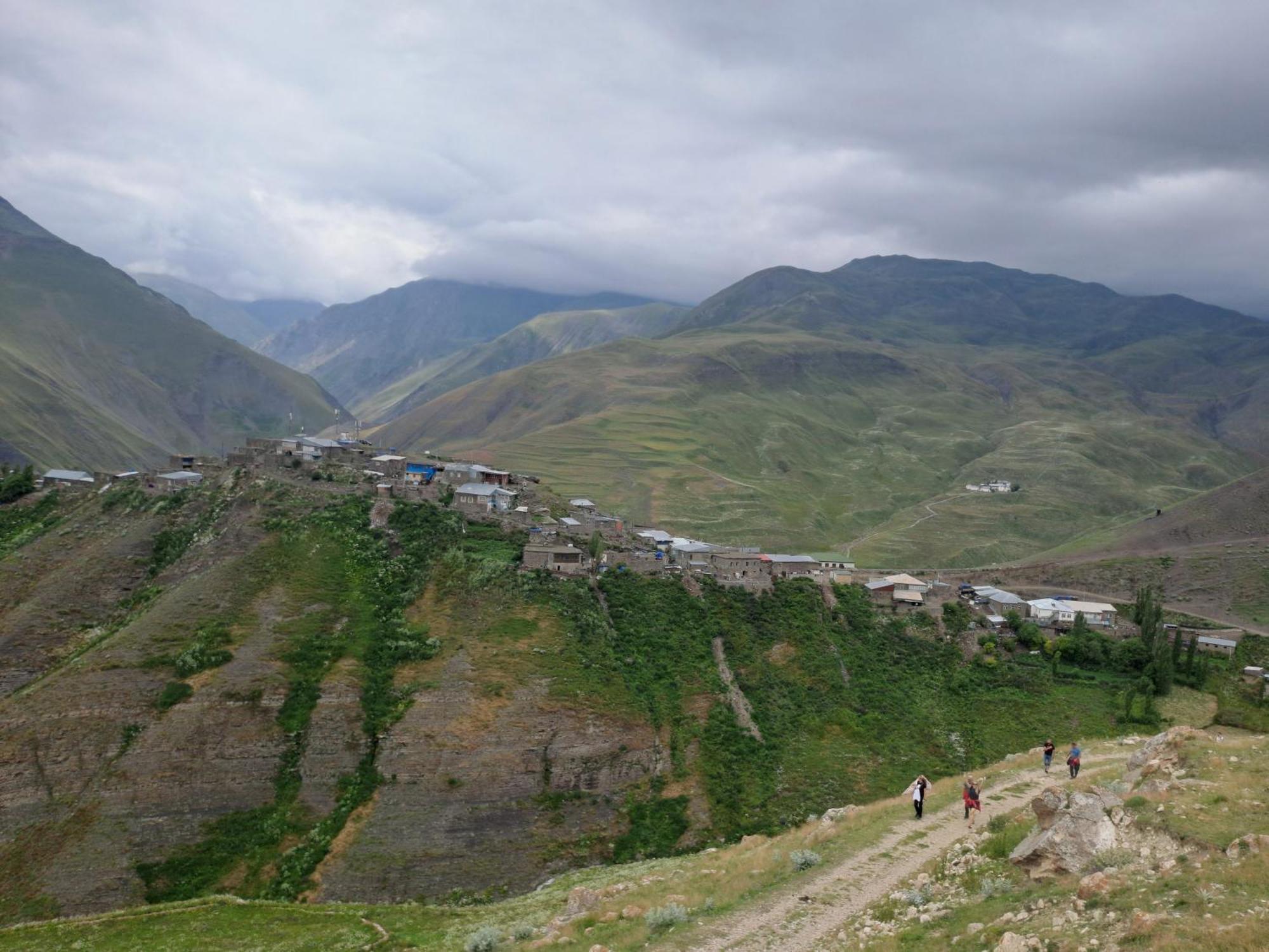 Xinaliq Khinalig Izzet'S Riverside Home Stay Екстер'єр фото