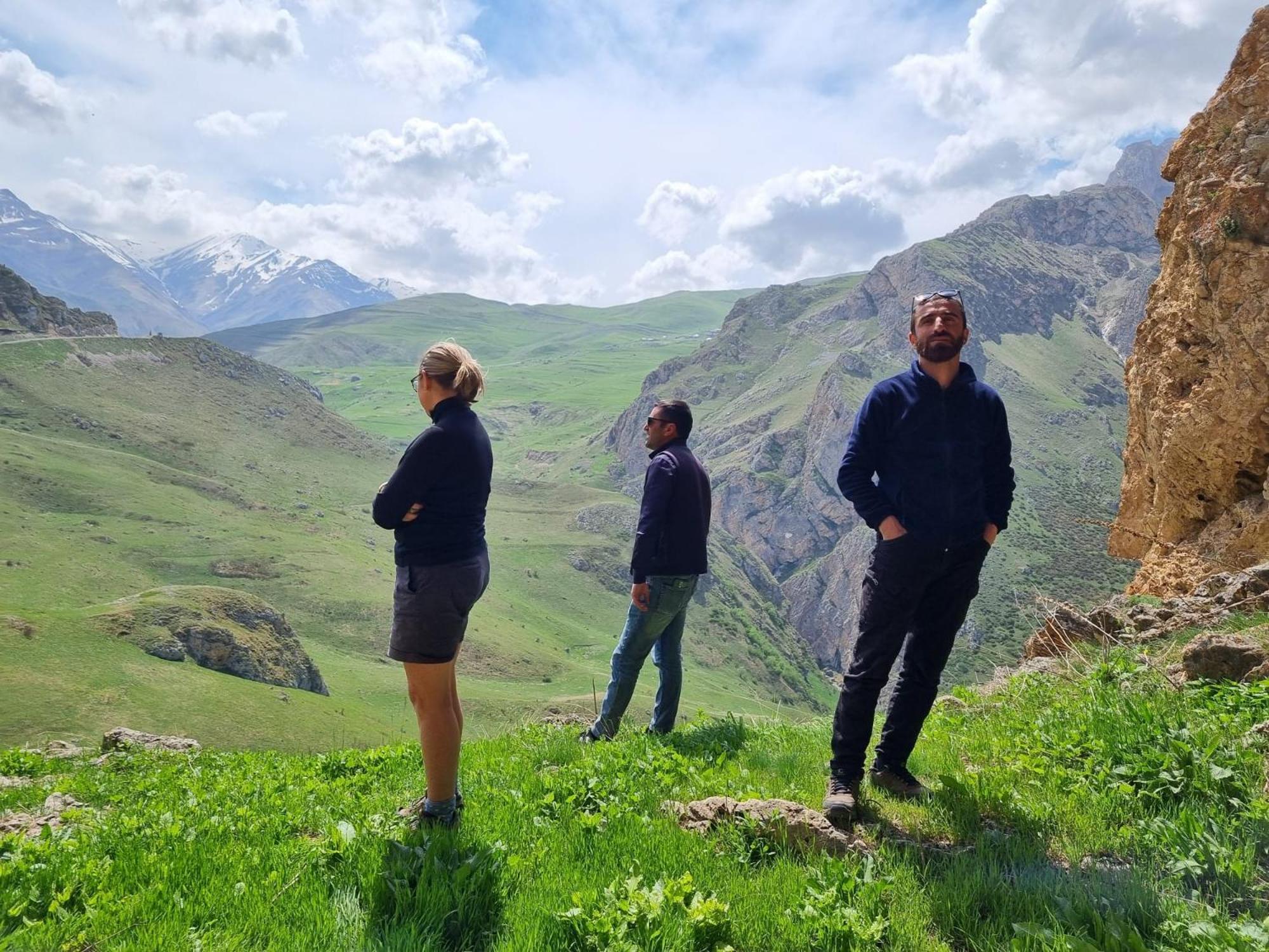 Xinaliq Khinalig Izzet'S Riverside Home Stay Екстер'єр фото